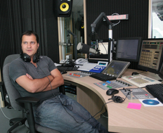 Huidu lucreaza in radio din 1995