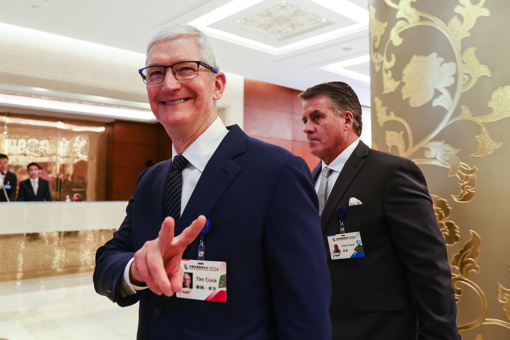 Tim Cook demisionează din funcția de CEO al Apple săptămâna aceasta