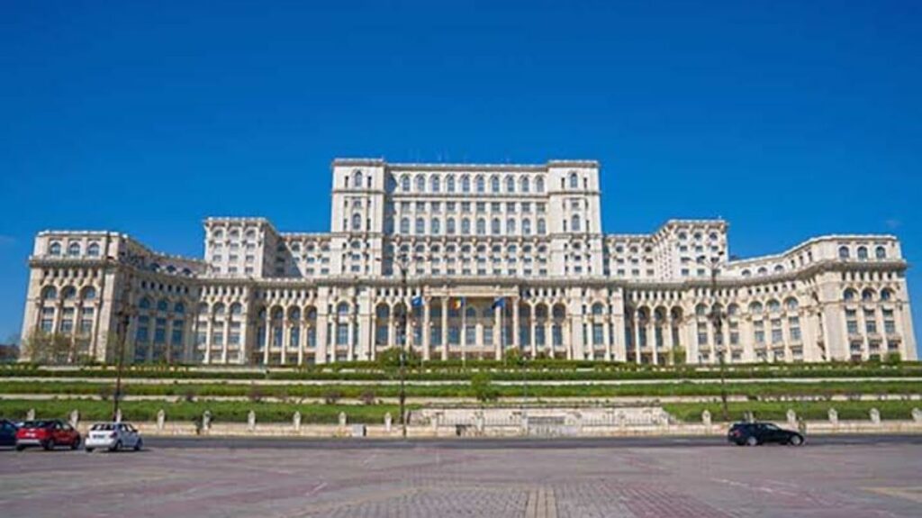 Parlamentul își reia activitatea. Formarea noului Guvern și marile reforme, prioritățile sesiunii de toamnă