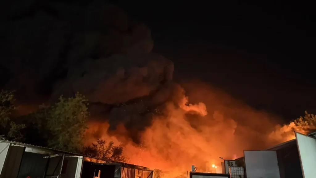 Incendiu major la o hală din Sectorul 1 al Capitalei ISUBIF a emis mesaj RO-ALERT din cauza degajărilor de fum