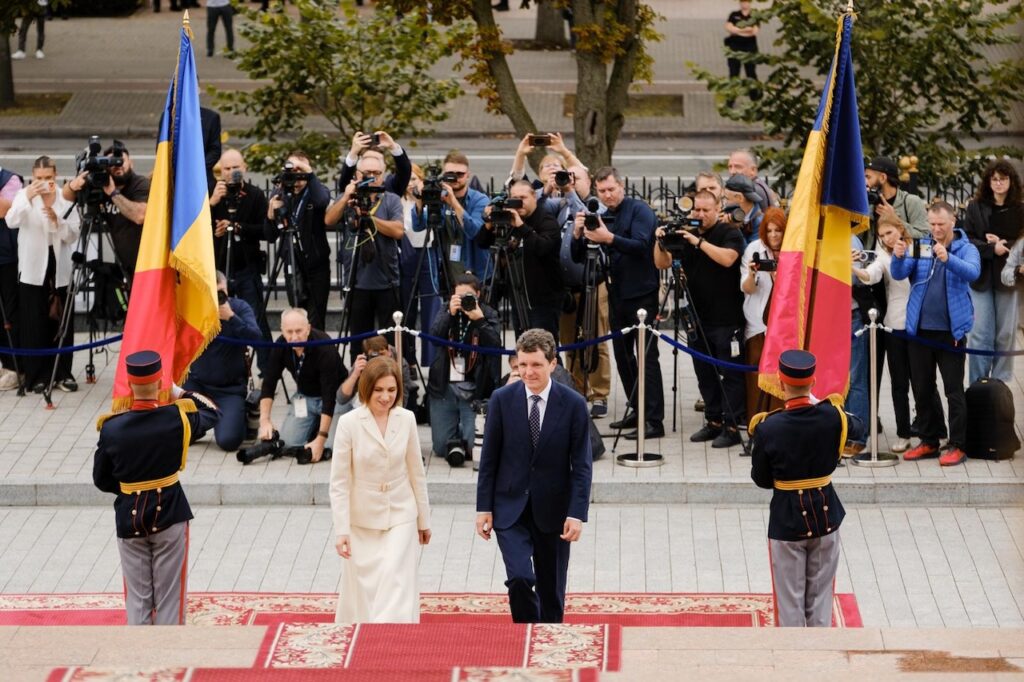 Nicușor Dan, primit de Maia Sandu la Chișinău. Cei doi președinți participă la ceremoniile dedicate Zilei Independenței