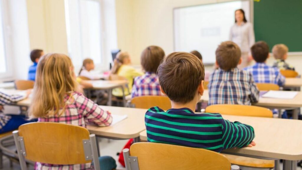 Ministerul Educației investește aproape 100 de milioane de lei în educația incluzivă. Peste 18.000 de angajați vor fi formați
