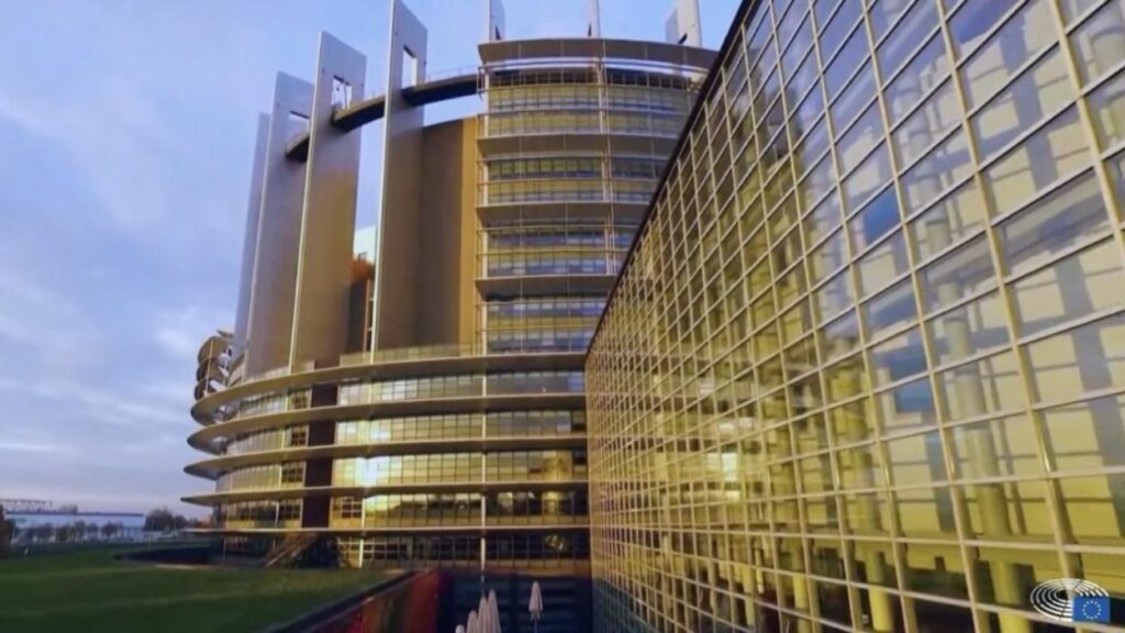 Parlamentul European aprobă noi reguli pentru drepturile pasagerilor Ce se schimbă la rambursarea biletelor